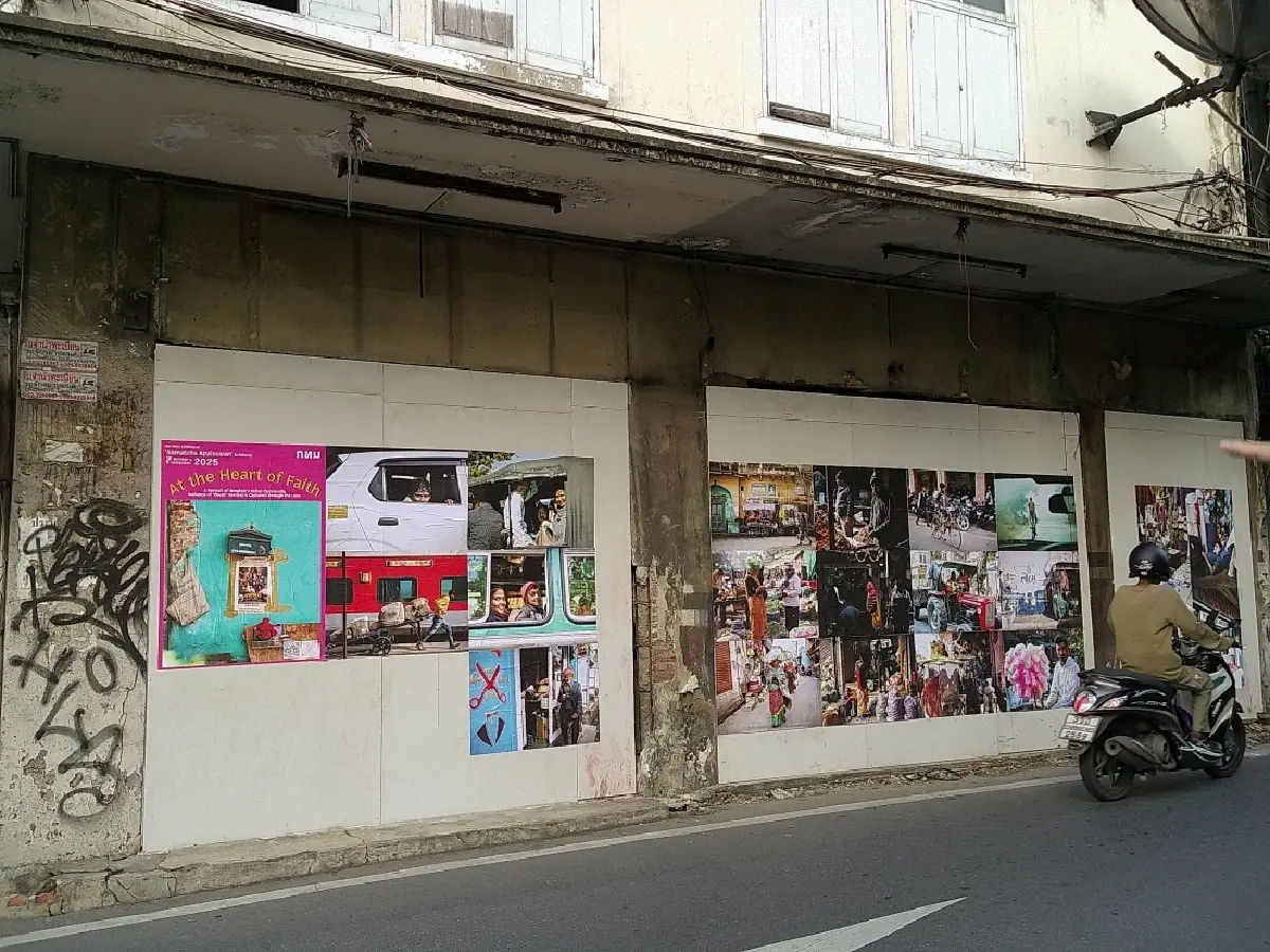 ทัวร์เดิน ‘พาหุรัด’ กับ 2 ศิลปิน เช็คอินร้านโรตีปิดท้ายคาเฟ่ยาขม