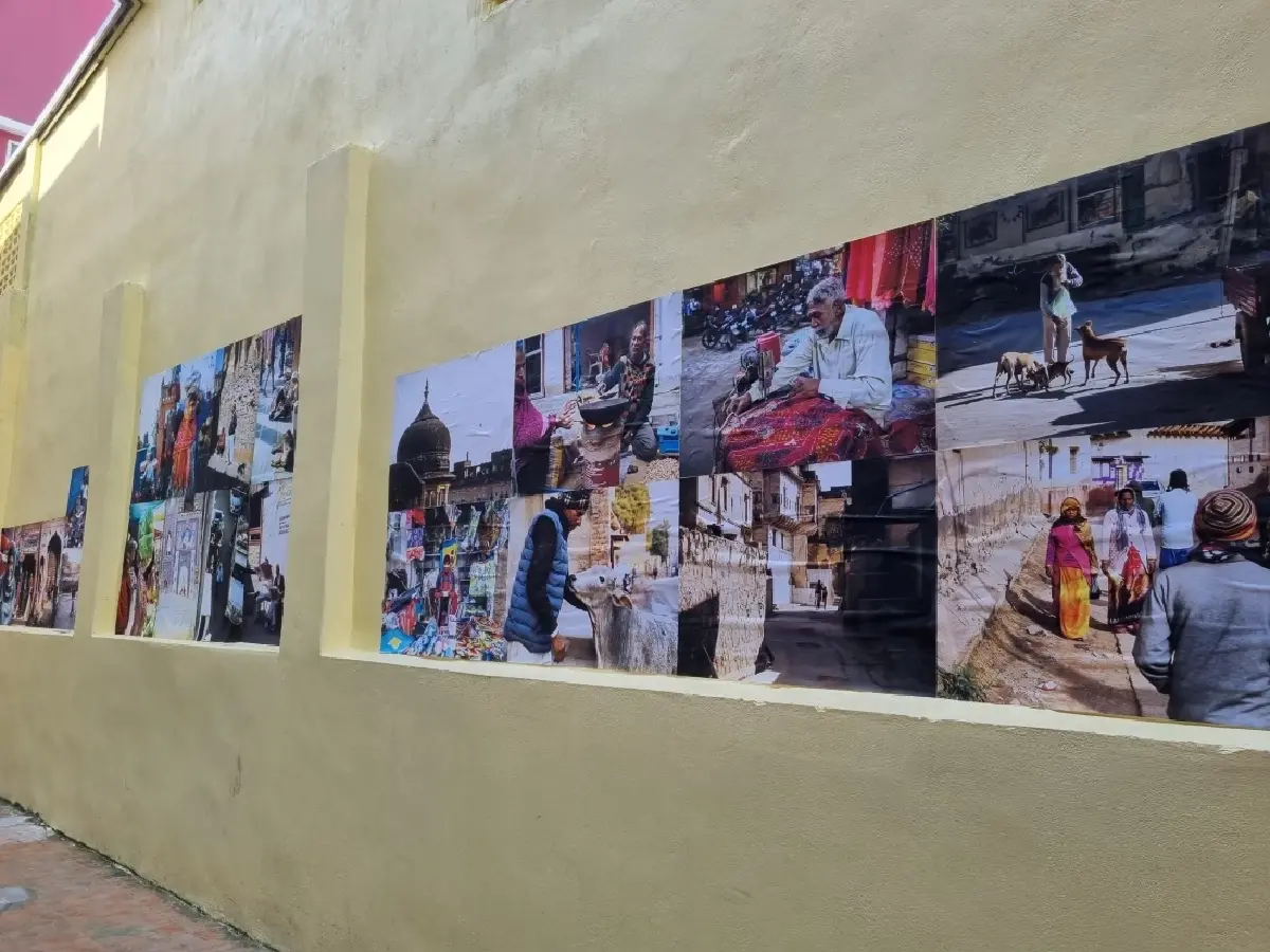 ทัวร์เดิน ‘พาหุรัด’ กับ 2 ศิลปิน เช็คอินร้านโรตีปิดท้ายคาเฟ่ยาขม