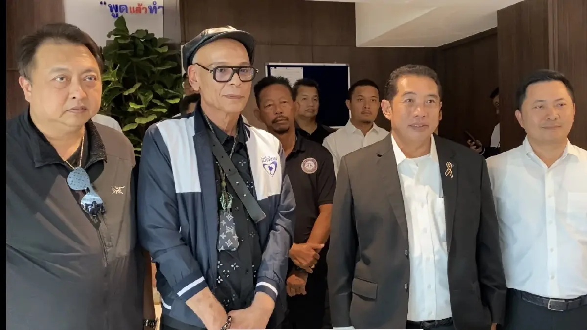 ‘สนธยา’ ไม่จับมือ ‘สุชาติ’ แค่รับไหว้ตบไหล่ หลังถกเครียด ยัน ชลบุรีไร้ปัญหา