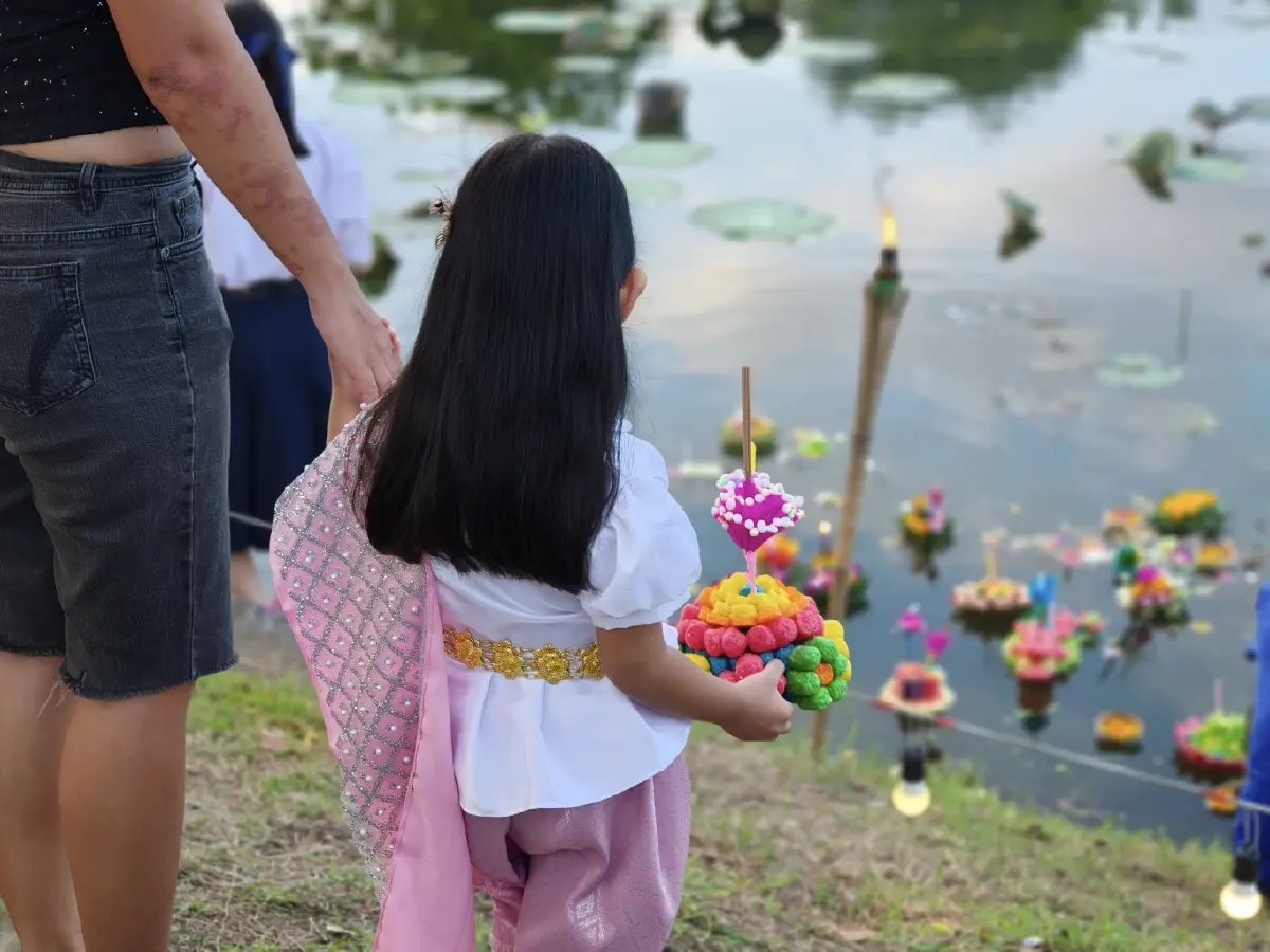 ‘Maha Loi Krathong’ ลอยกระทงอยุธยา เลอค่าน้อมรำลึกพระพันปีหลวง