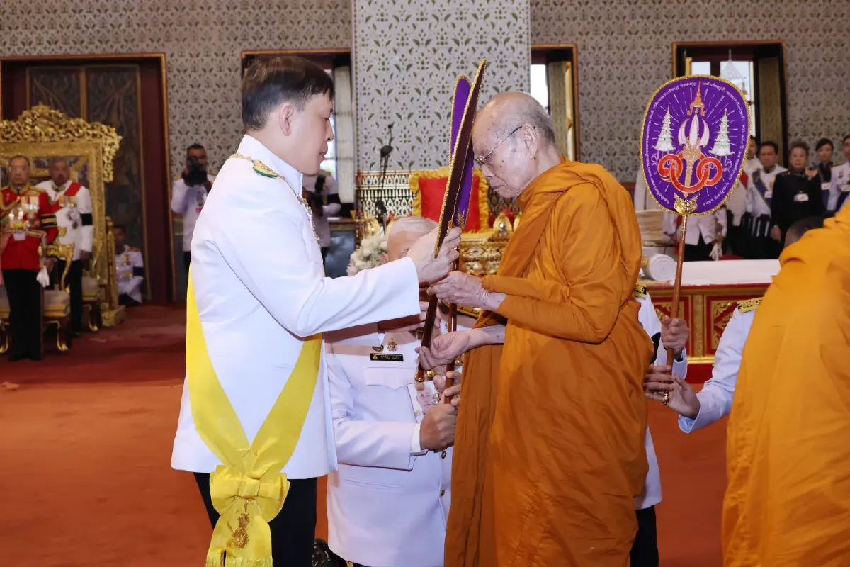 ในหลวง-พระราชินี ทรงบำเพ็ญพระราชกุศลวันคล้ายวันสวรรคต รัชกาลที่ 6 ครบ 100 ปี