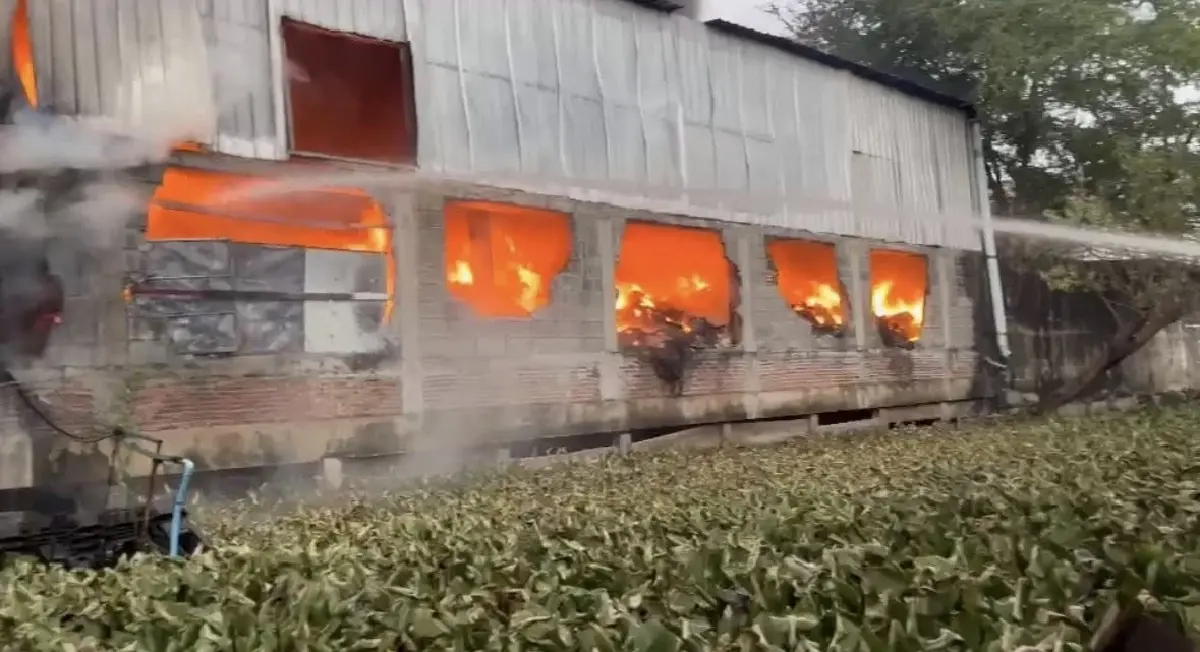 ด่วน! ไฟไหม้โรงงานใหญ่ บางพลี จ.สมุทรปราการ ยังควบคุมเพลิงไม่ได้