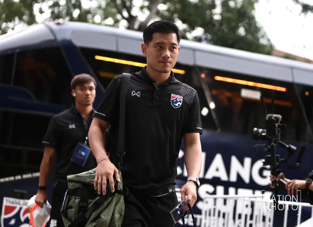 บรรยากาศก่อนศึกคัดเลือกเอเชีย แฟนบอลแห่เชียร์ ไทย พบ สิงคโปร์