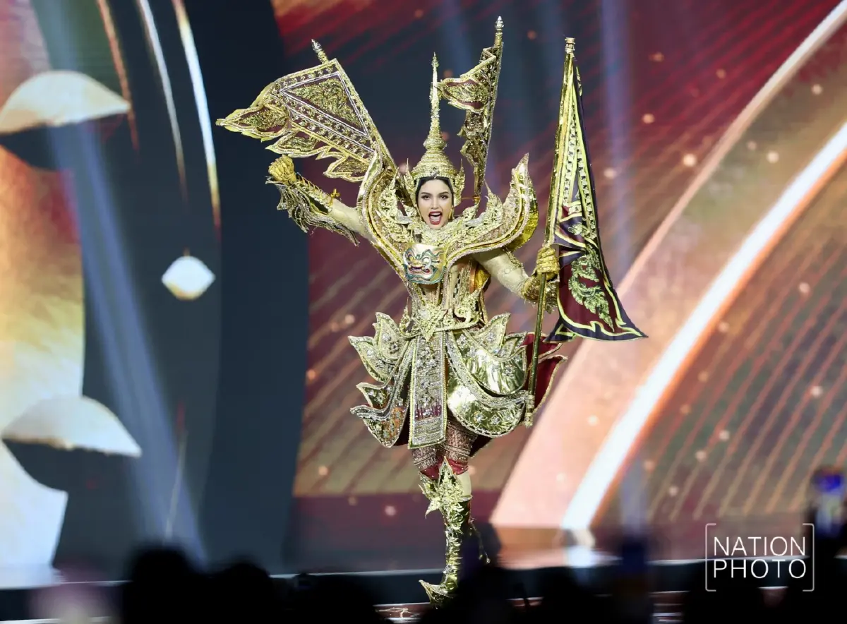 “วีนา ปวีนา” เฉิดฉายในชุด “สุวรรณรากษา” รอบชุดประจำชาติ Miss Universe 2025