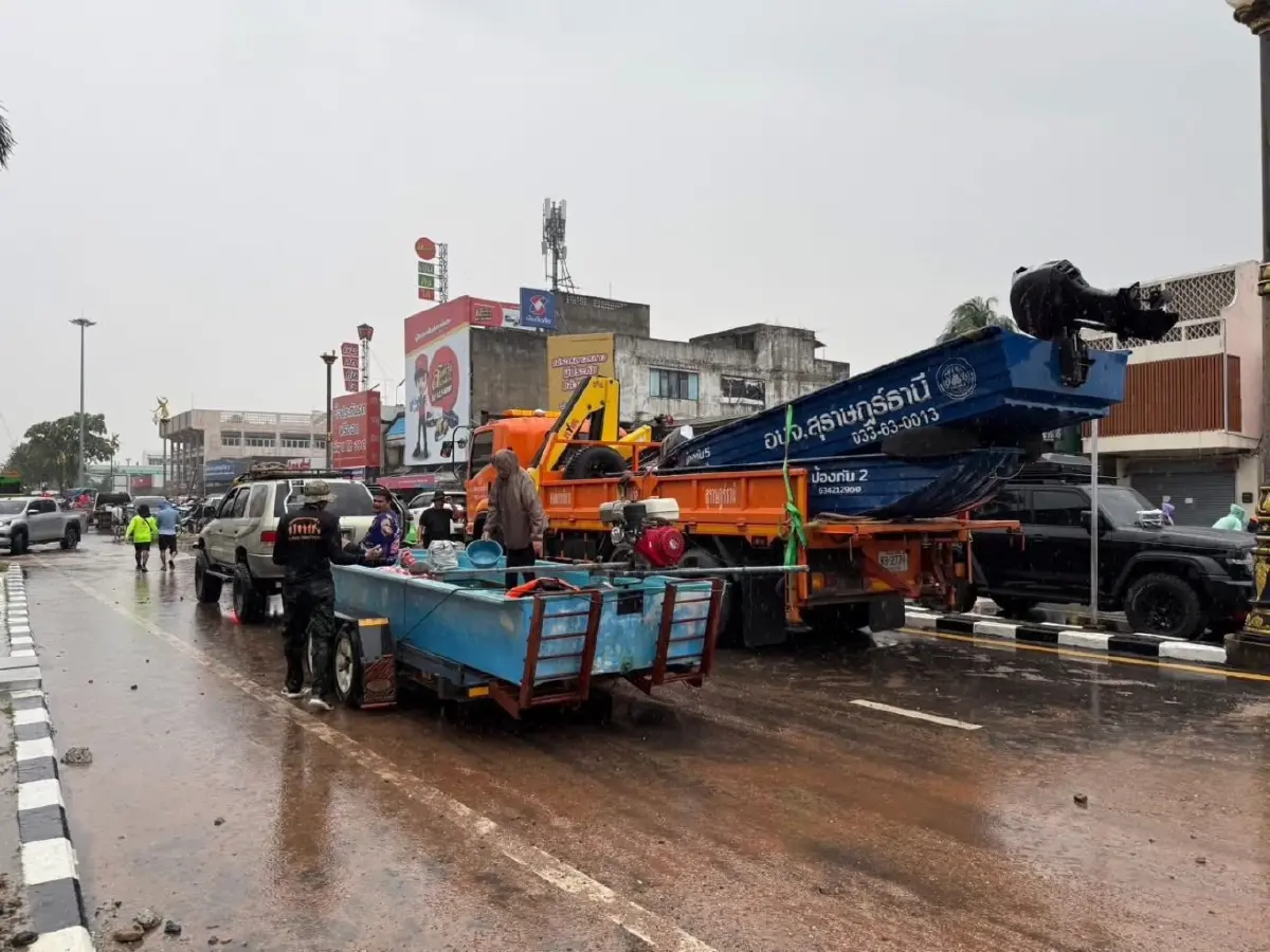 หาดใหญ่ดีขึ้น 3 แยกคอหงส์เปิดแล้ว 'เขต 8' วิกฤตสุด คนติดค้างมาก