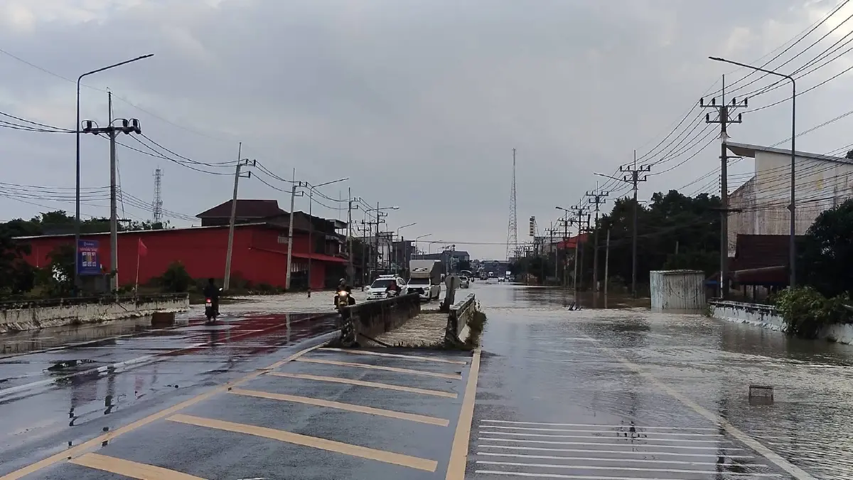 เตือนน้ำท่วมจะนะ หลังน้ำลด ถนนหลุดร่อนเกลื่อน เดินทางให้ระวัง