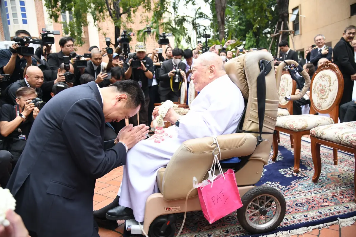 ‘อนุทิน’ เยือนถิ่นเก่า ‘อัสสัมชัญ บางรัก’ ฝากประเทศกับลูกหลาน