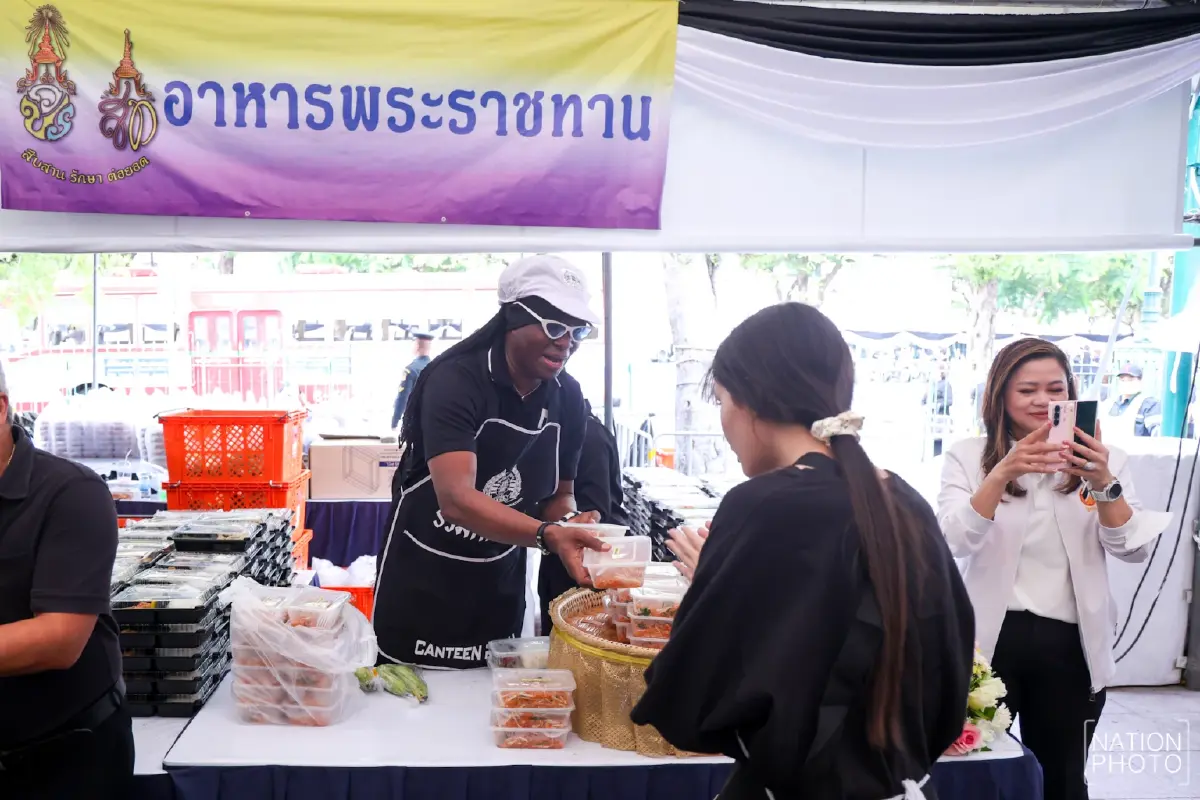 สำนักพระราชวัง เปิดให้ประชาชน ถวายบังคมพระบรมศพ 'พระพันปีหลวง' เป็นวันแรก
