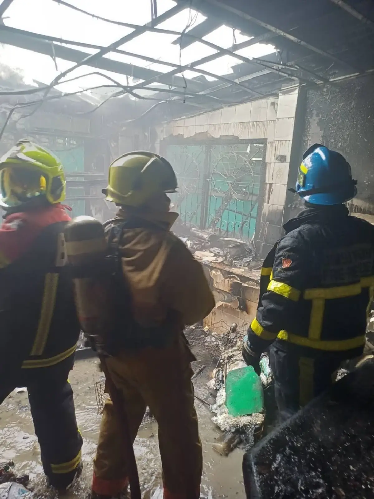 ด่วน ไฟไหม้บ้านเรือนประชาชน ซ.ศาลธนบุรี 25 ภาษีเจริญ เร่งดับเพลิง