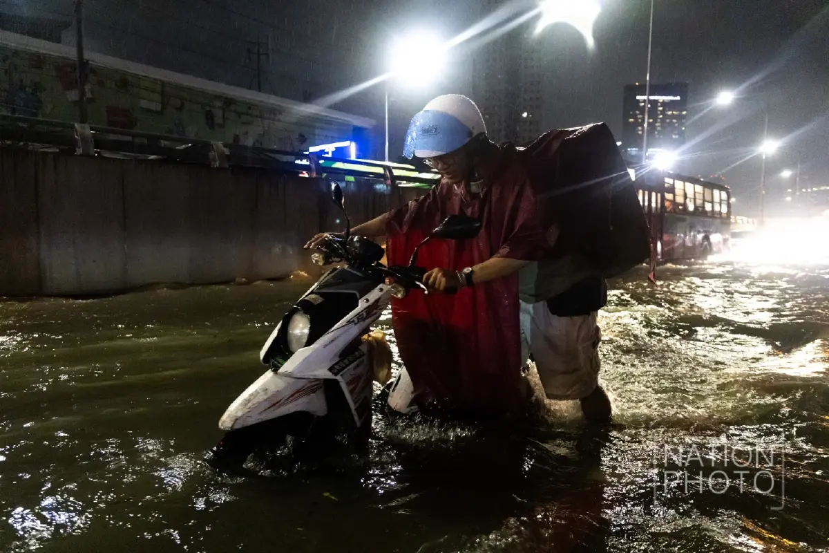 ฝนถล่มกรุงเทพ อัปเดตสถานการณ์ล่าสุด น้ำท่วมขังหลายจุด