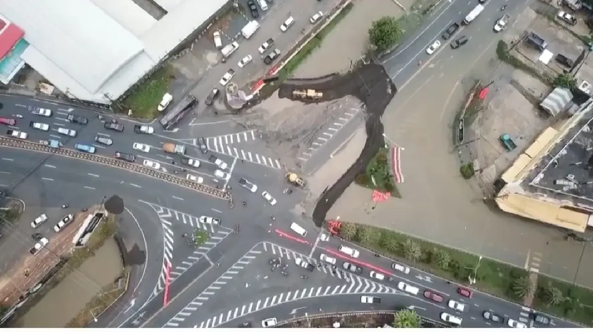 สิงห์บุรีวิกฤต! คันดินแตกเพิ่ม น้ำทะลักท่วมหลายจุด สั่งอพยพด่วน