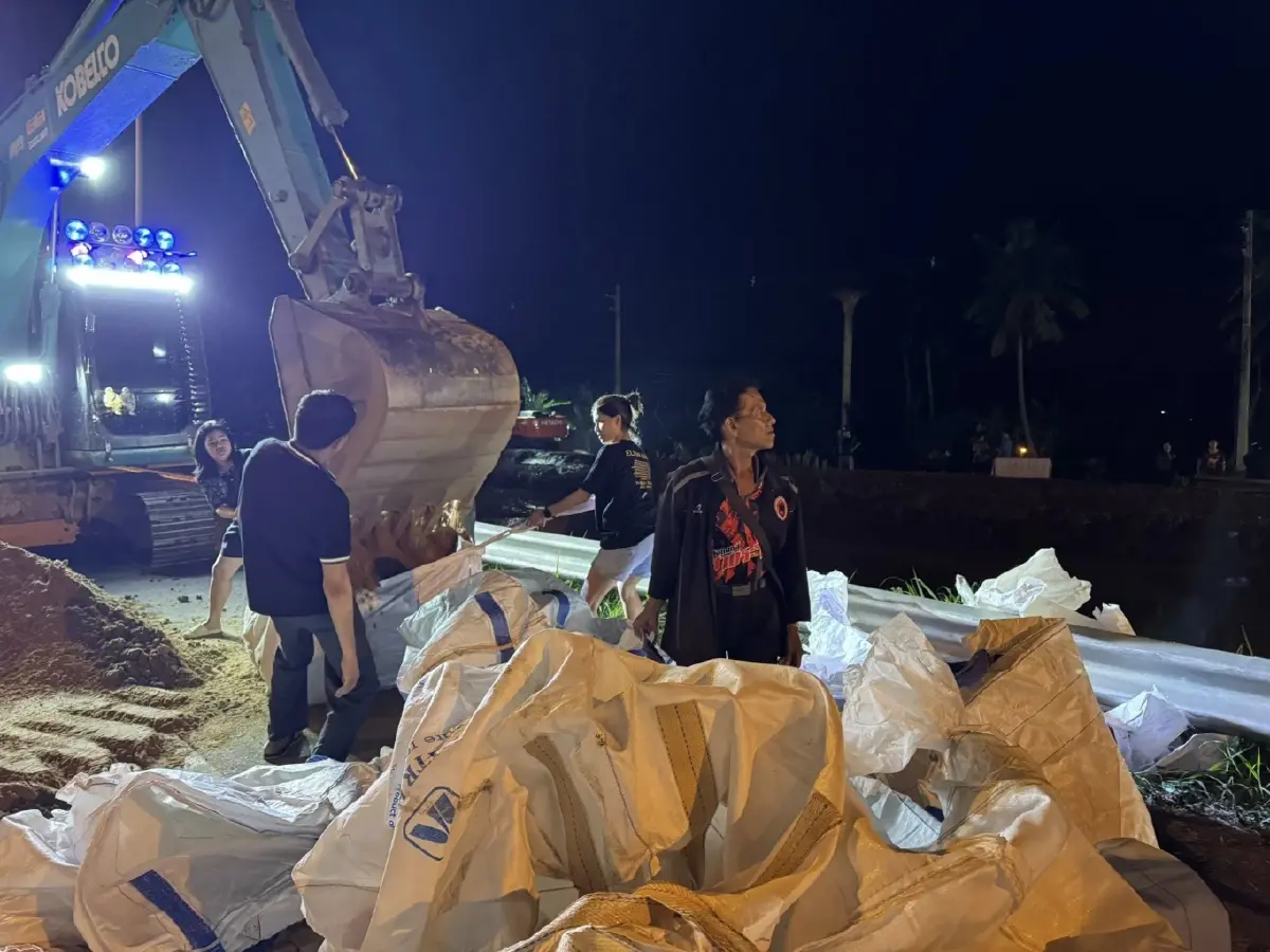 คันกั้นน้ำสิงห์บุรีขาดแล้ว! น้ำทะลัก ต.ต้นโพธิ์ เร่งสกัดมวลน้ำ