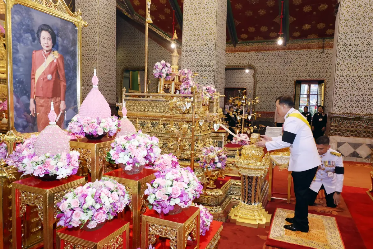 ในหลวง-พระราชินี ทรงบำเพ็ญพระราชกุศลวันคล้ายวันประสูติ กรมพระนครปฐมฯ