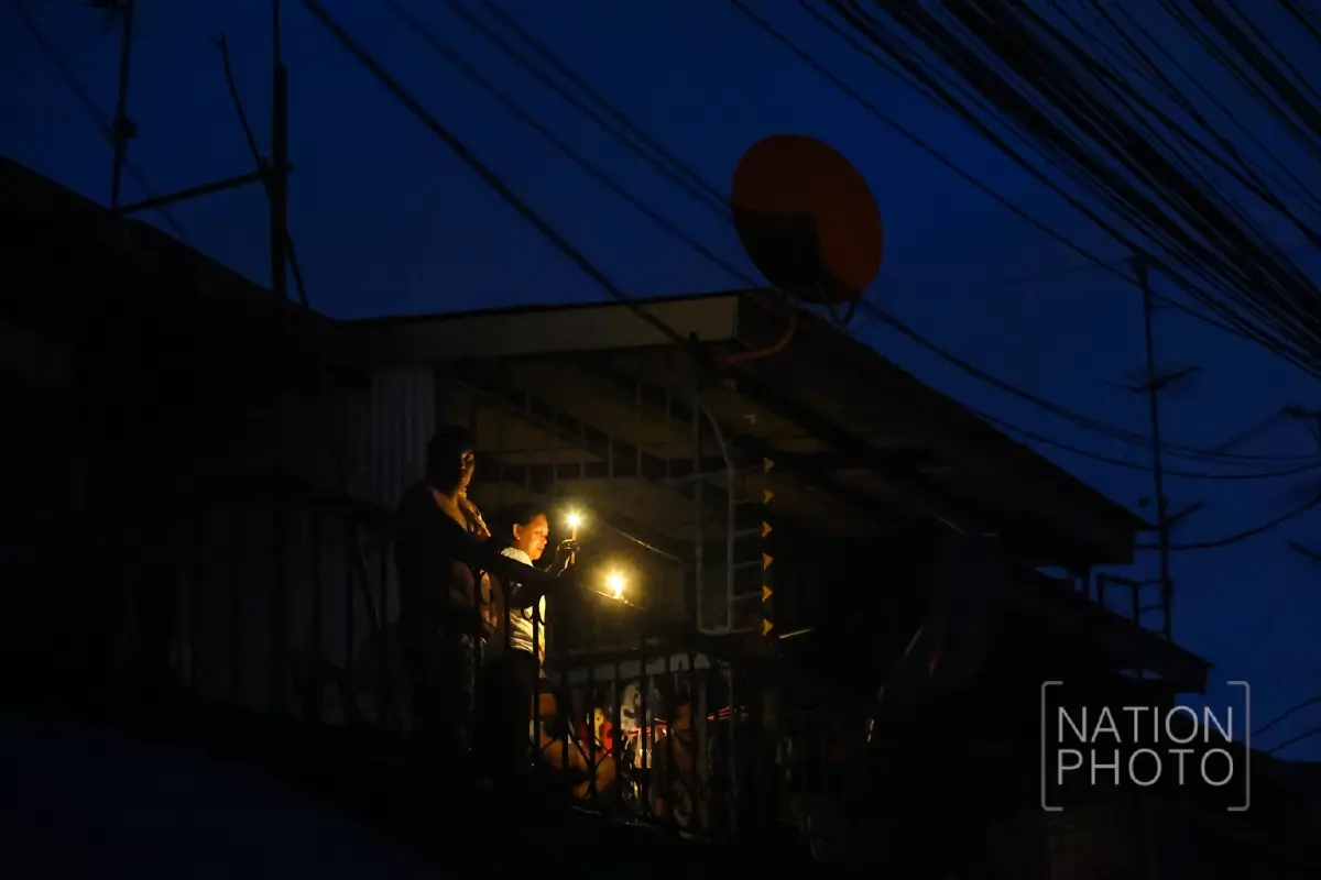 เขต 8 หาดใหญ่ คืนไร้ไฟ จุดเทียนประทังชีวิต เผยยอดเหยื่อน้ำท่วมใต้