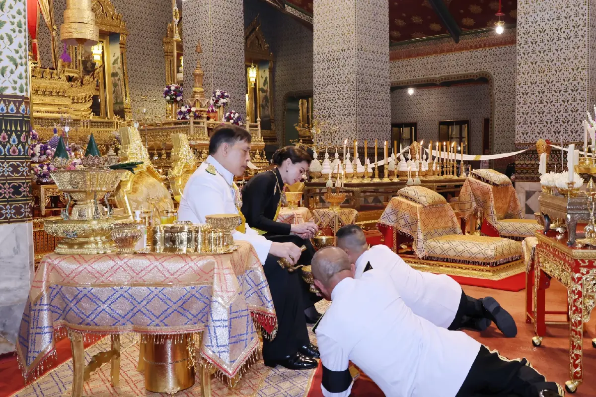 ในหลวง-พระราชินี ทรงบำเพ็ญพระราชกุศลวันคล้ายวันสวรรคต รัชกาลที่ 6 ครบ 100 ปี