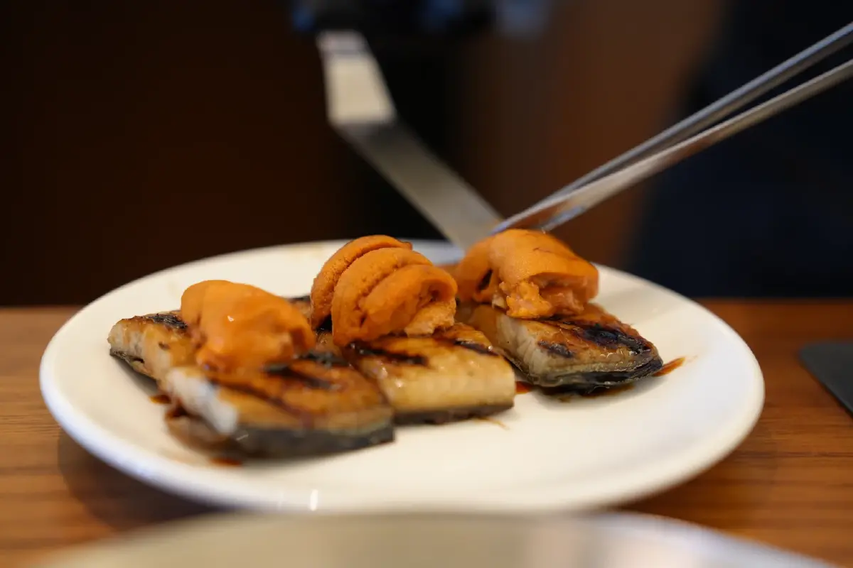 รีวิว 'KAYAKI' ร้านที่ใช้เปลวไฟเนรมิตศิลปะแห่งการย่างปลา