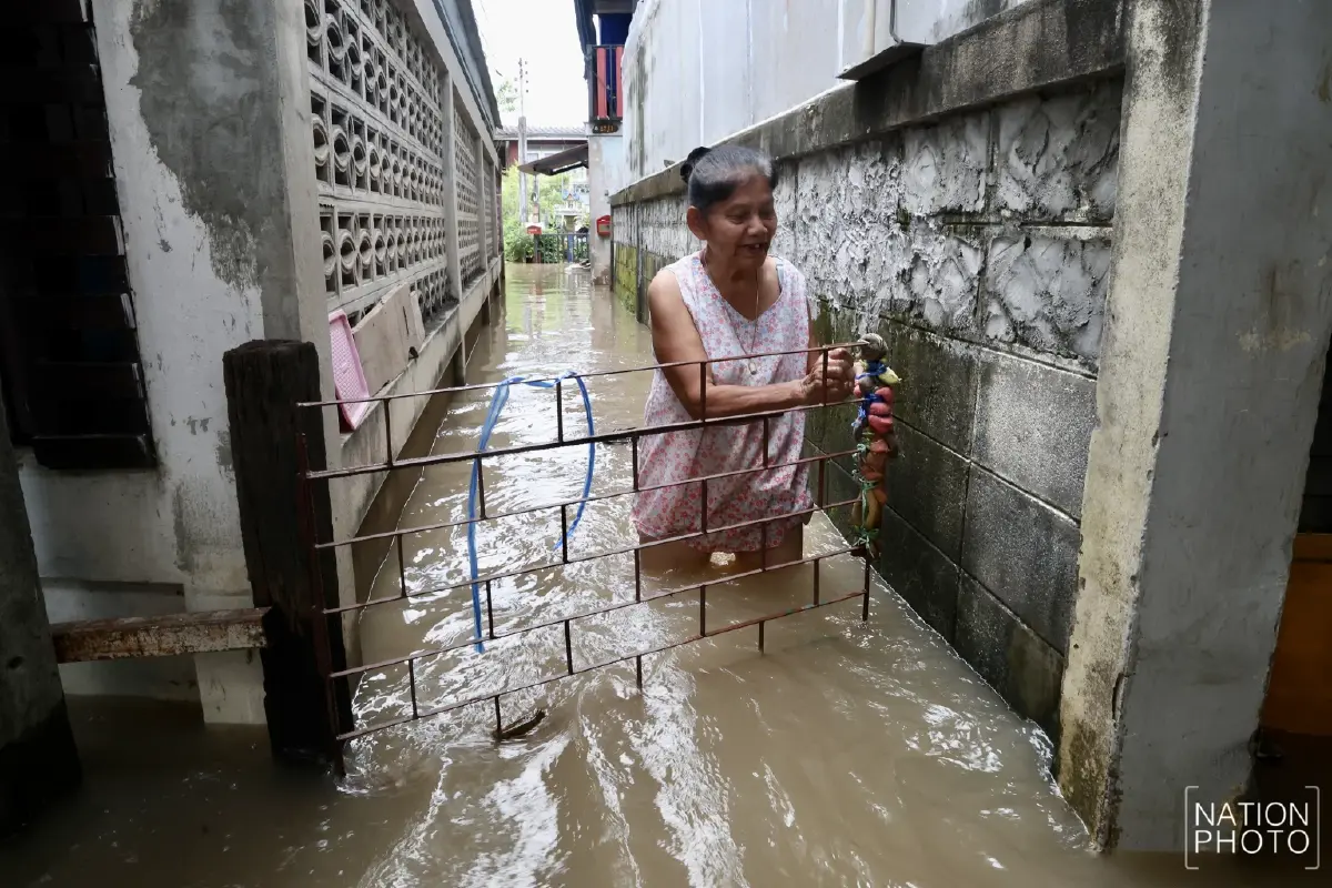 น้ำเจ้าพระยาสูงต่อเนื่อง พื้นที่เกาะเกร็ดยังท่วมขัง บางจุดสูง 40 ซม.