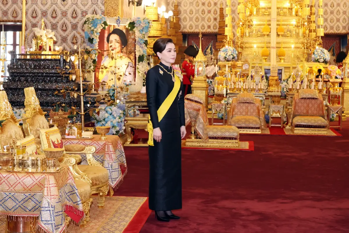 ในหลวง พระราชินี ทรงบำเพ็ญพระราชกุศลปัณรสมวาร 15 วัน ถวายพระบรมศพ พระพันปีหลวง