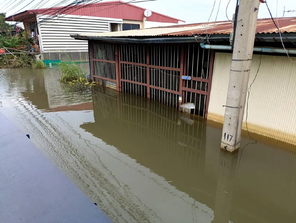 สิงห์บุรี เดินหน้ากู้วิกฤตน้ำท่วม หลังน้ำเจ้าพระยาเริ่มลดลง