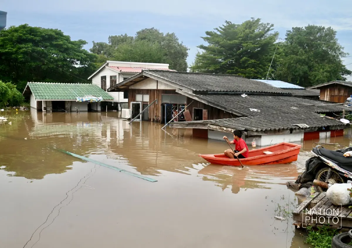 คันกั้นน้ำแตก อยุธยาอ่วม น้ำเจ้าพระยาทะลักท่วม เตือนที่ลุ่มต่ำยกของขึ้นที่สูง