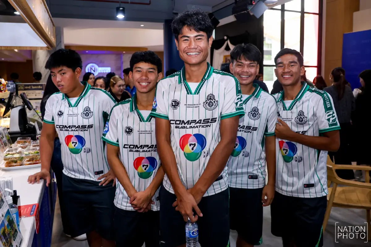 จุดพลังฝันเยาวชน! มอบทุนสนับสนุน ทีมฟุตบอล 'หมอนทองวิทยา'