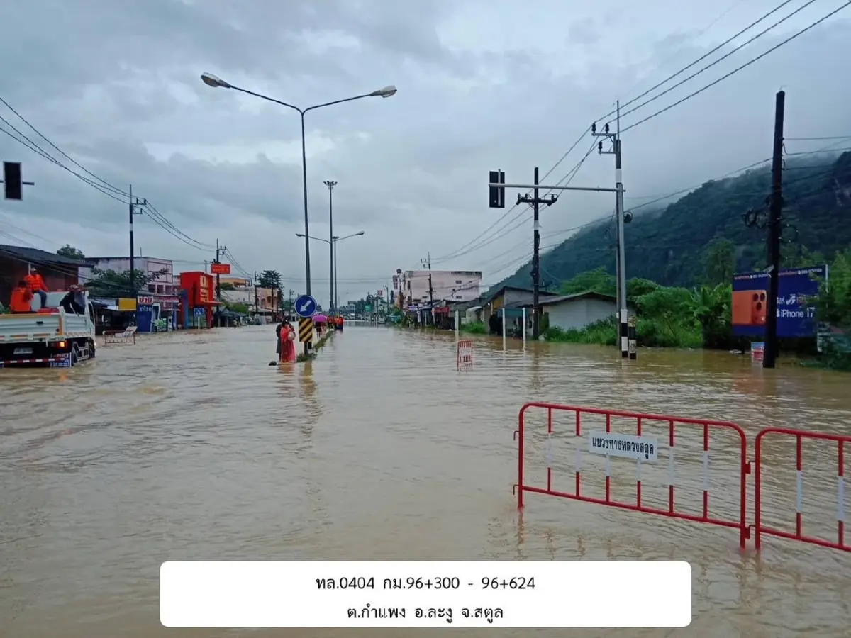 น้ำท่วมภาคใต้ 13 เส้นทางหลัก ตัดขาด ใน 8 จังหวัด แนะเลี่ยงเส้นทาง