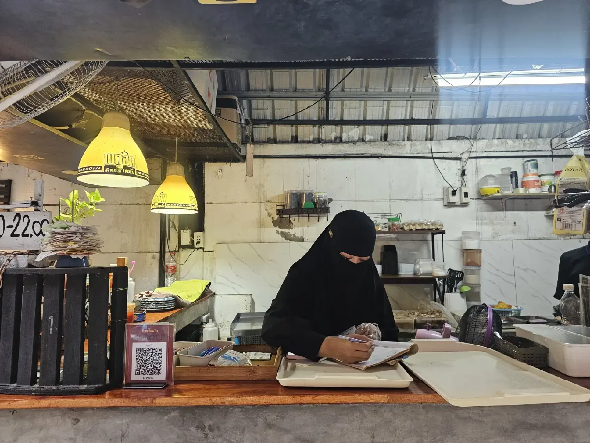 ‘ข้าวหมกอาหรับคว่ำหม้อ’ อร่อย ไร้เทียมทานใน ‘ย่านพัฒนาการ 40’