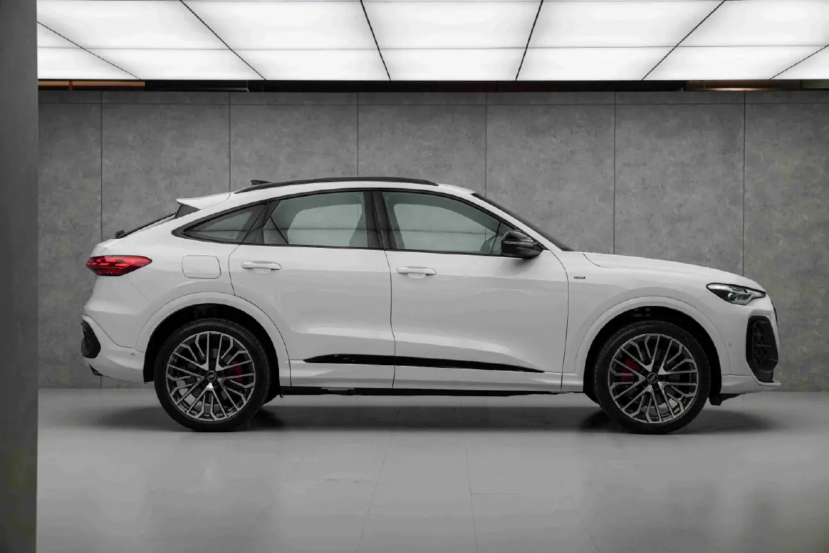 อาวดี้ เปิดตัว ‘Q5 e-hybrid’ ใหม่ ขนทัพรถ10 รุ่น ลุยมอเตอร์ เอ็กซ์โป