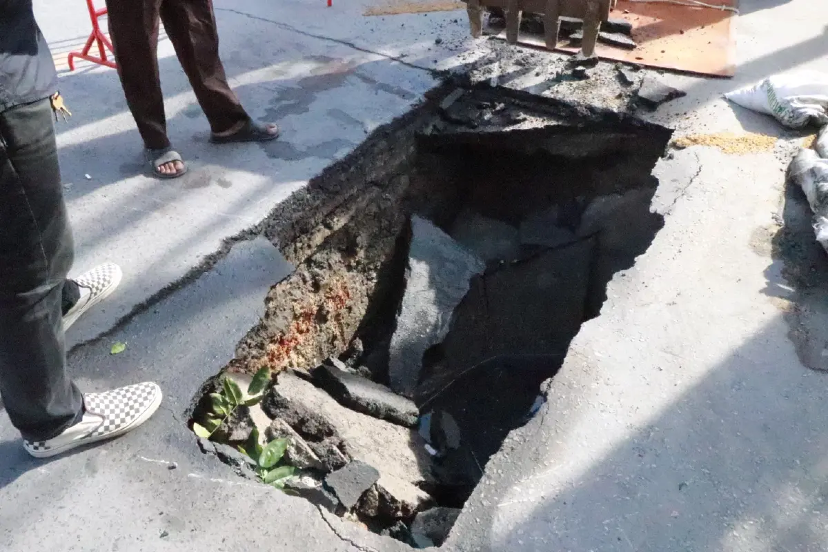 ด่วน! ถนนทรุดตัว เขตดอนเมือง ซอยประชาอุทิศ 19–22 เลี่ยงเส้นทาง