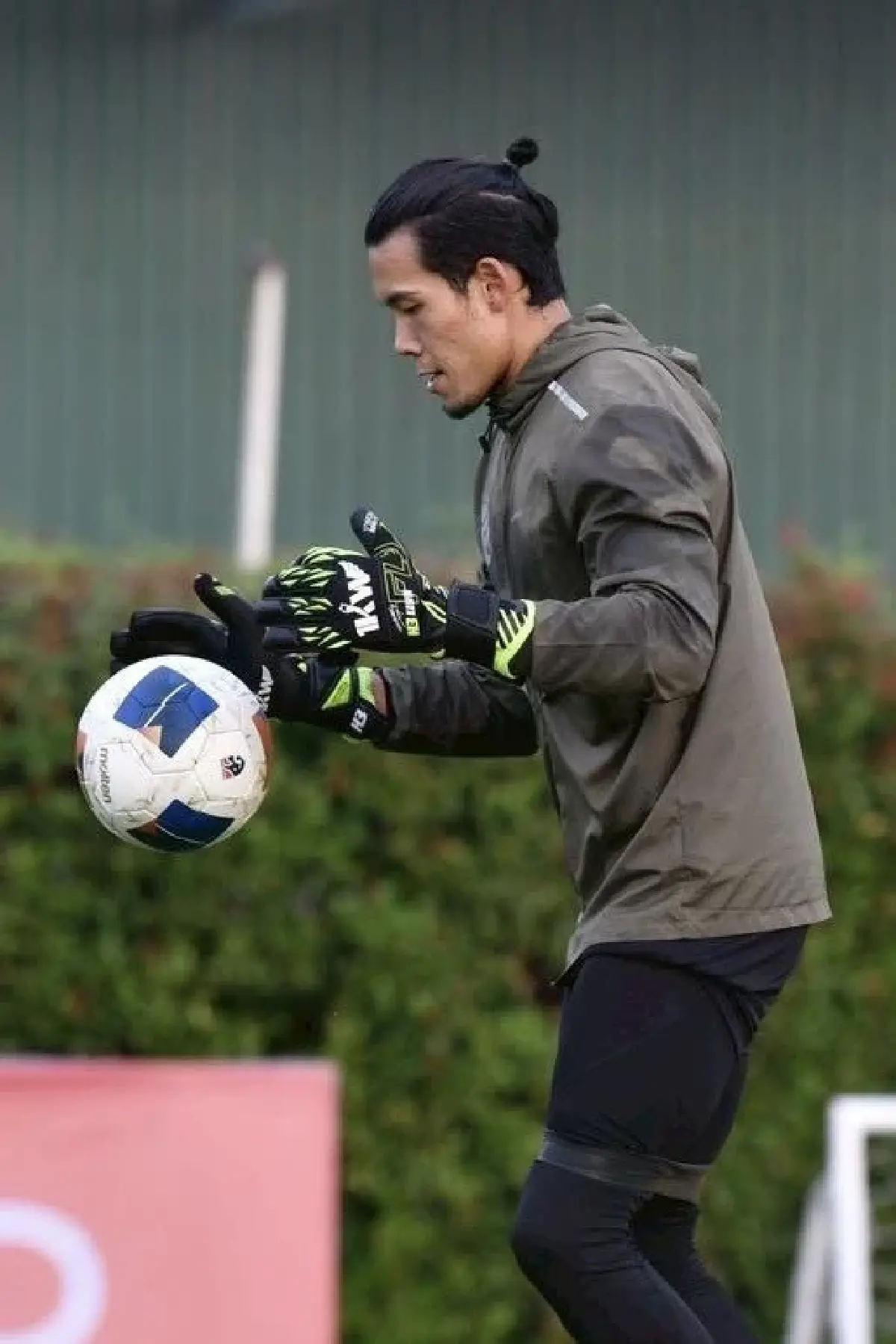 ดูบอลสด ถ่ายทอดสดฟุตบอล ทีมชาติไทย พบ สิงคโปร์ กระชับมิตรทีมชาติ