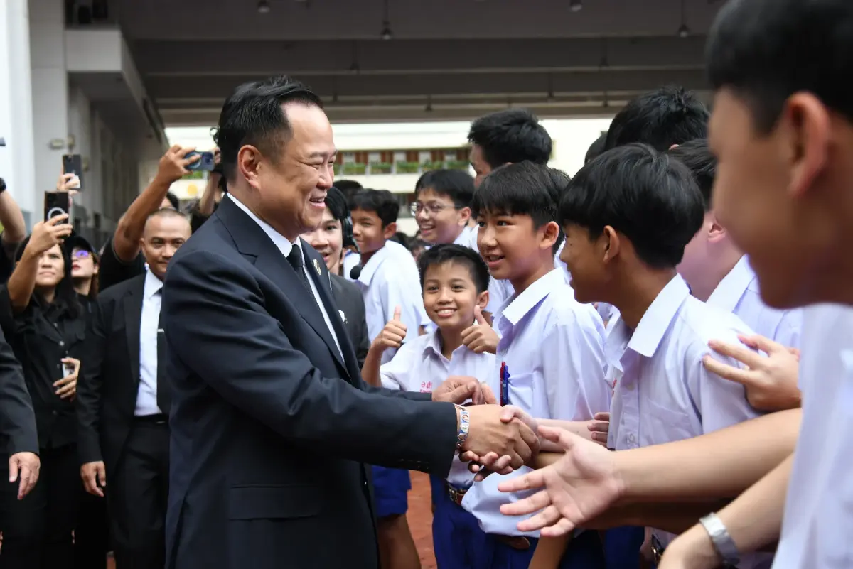 ‘อนุทิน’ เยือนถิ่นเก่า ‘อัสสัมชัญ บางรัก’ ฝากประเทศกับลูกหลาน