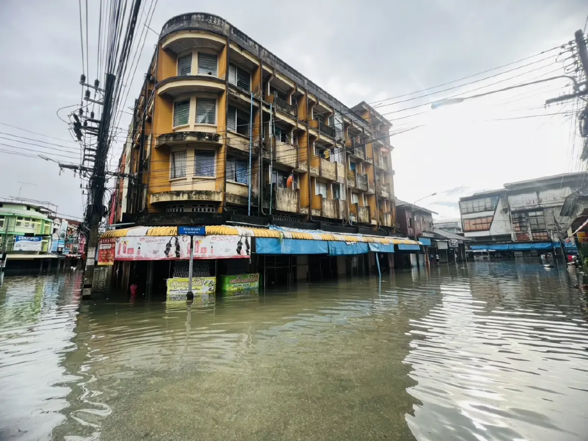 น้ำท่วมยะลา น้ำลดไม่ทันไร 'ฝนถล่มซ้ำ' มวลน้ำจ่อพื้นที่เศรษฐกิจ