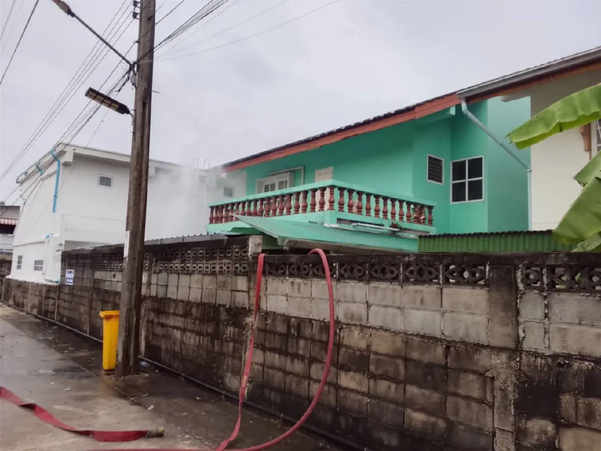 ด่วน ไฟไหม้บ้านเรือนประชาชน ซ.ศาลธนบุรี 25 ภาษีเจริญ เร่งดับเพลิง