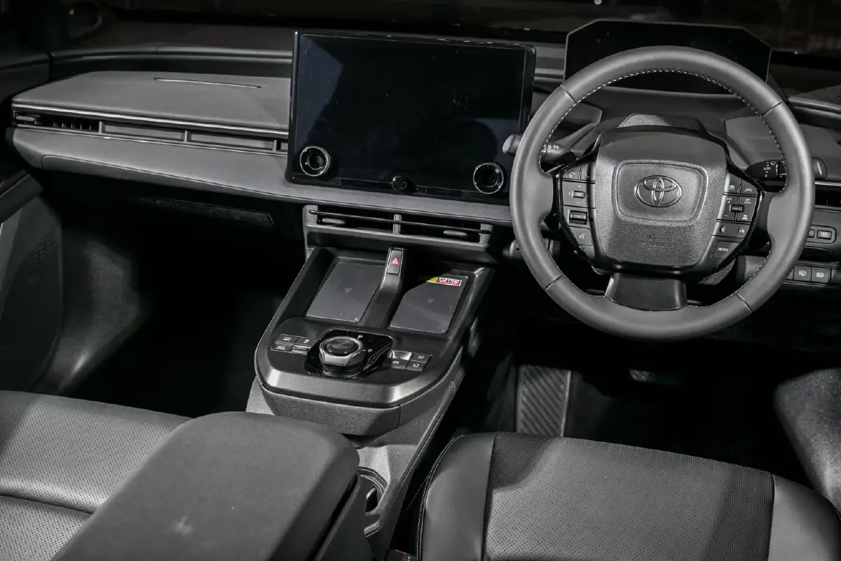 โตโยต้า bZ4X อีวี ของคนชอบขับ จุดขายที่มองไม่เห็นด้วยตา