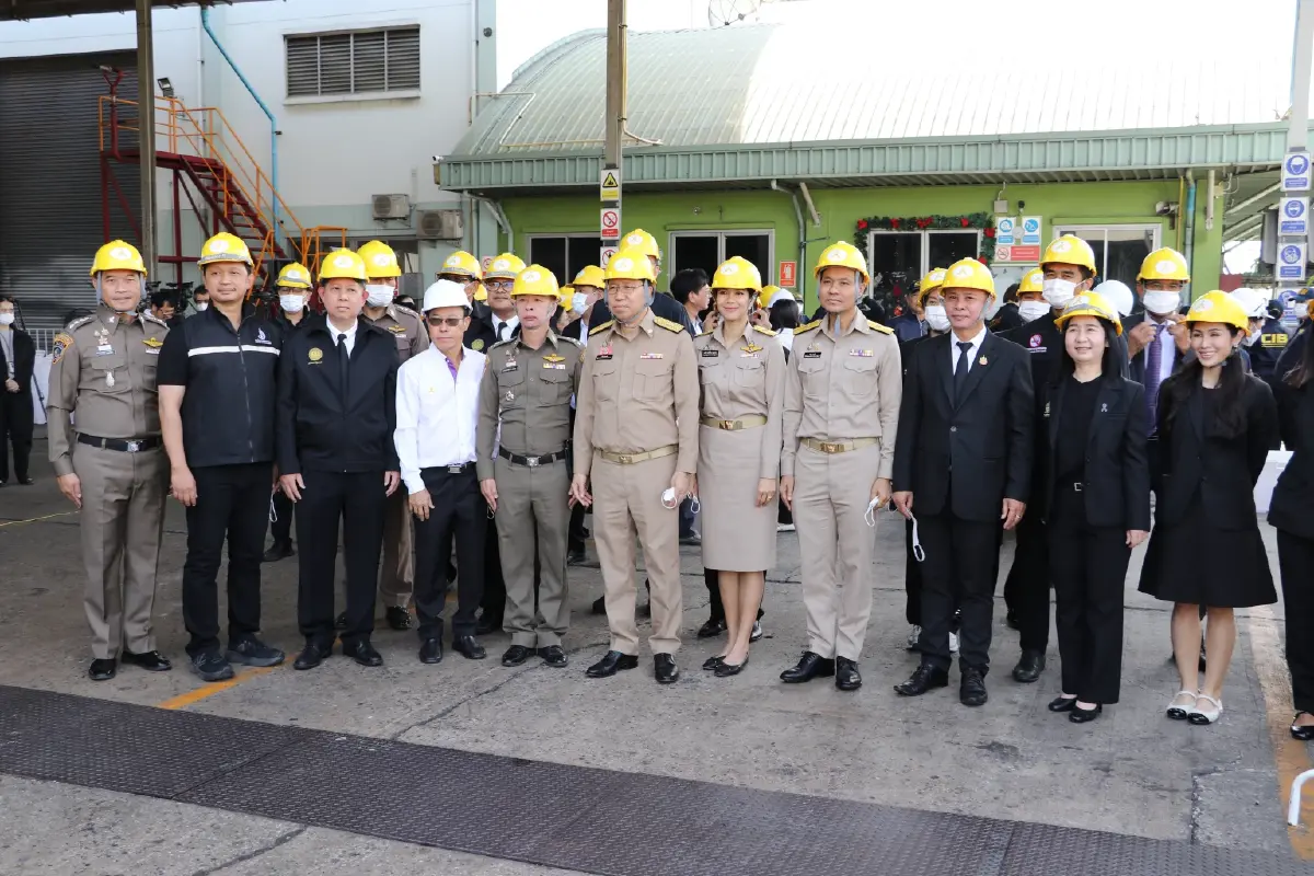 รมต. สันติ ปิยะทัต กดปุ่มทำลายบุหรี่ไฟฟ้าของกลาง เกือบ 1.8 แสนชิ้น ปกป้องประชาชน-เยาวชนไทย