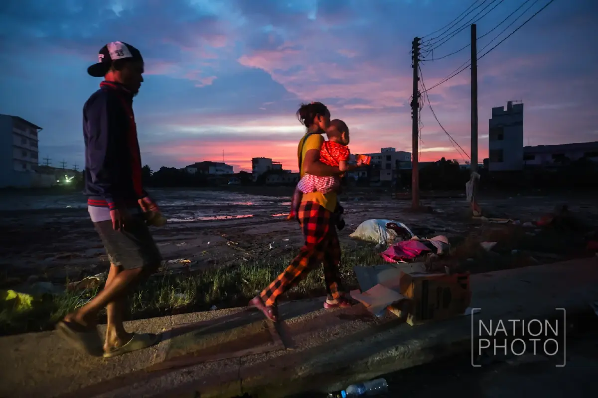 เขต 8 หาดใหญ่ คืนไร้ไฟ จุดเทียนประทังชีวิต เผยยอดเหยื่อน้ำท่วมใต้