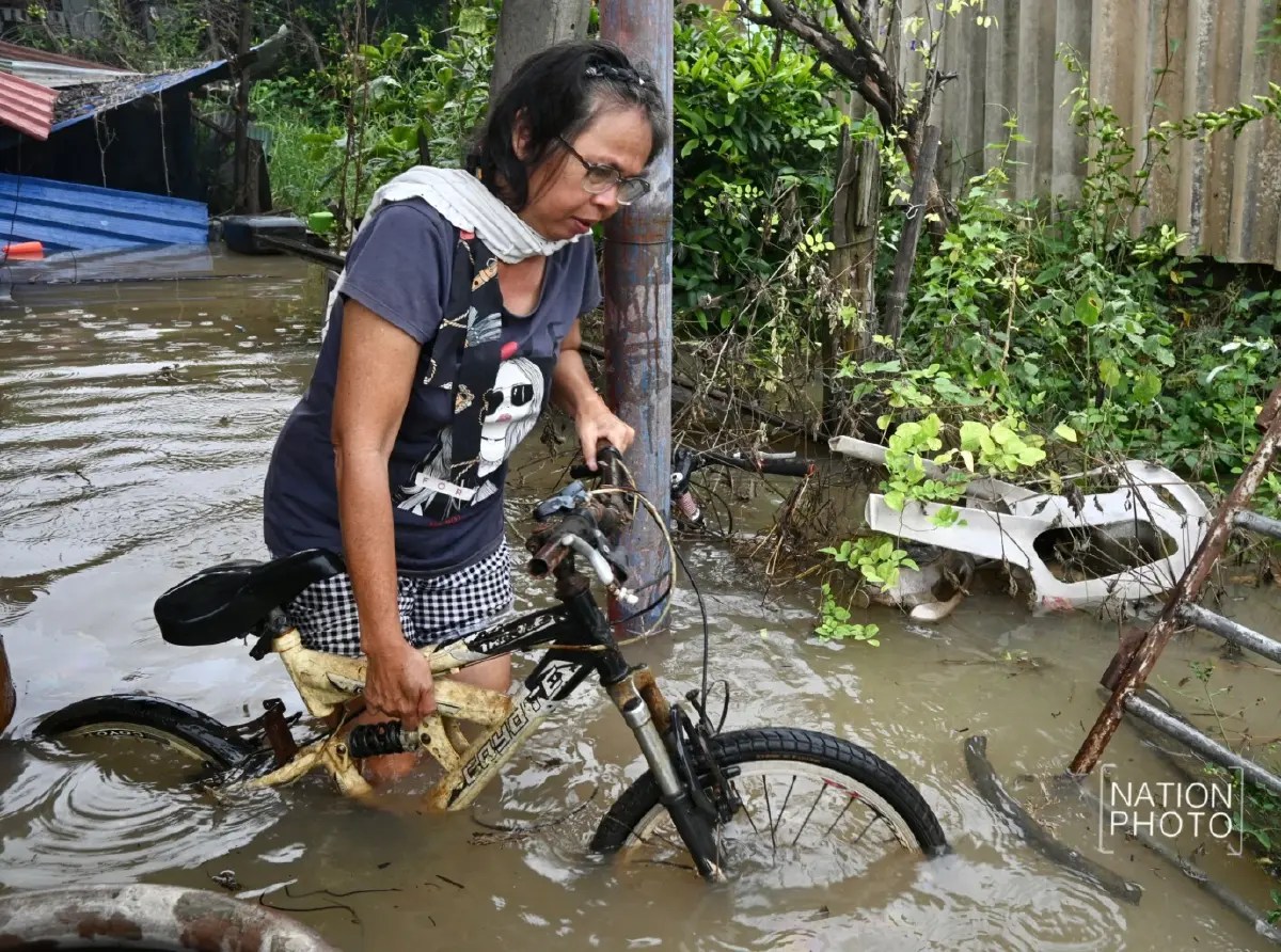 คันกั้นน้ำแตก อยุธยาอ่วม น้ำเจ้าพระยาทะลักท่วม เตือนที่ลุ่มต่ำยกของขึ้นที่สูง