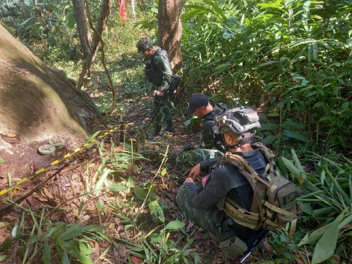 'ทบ.-กองทัพไทย' พบอีกทุ่นระเบิด ช่องอานม้า-บ้านชำราก หวังบึ้มทหารไทย