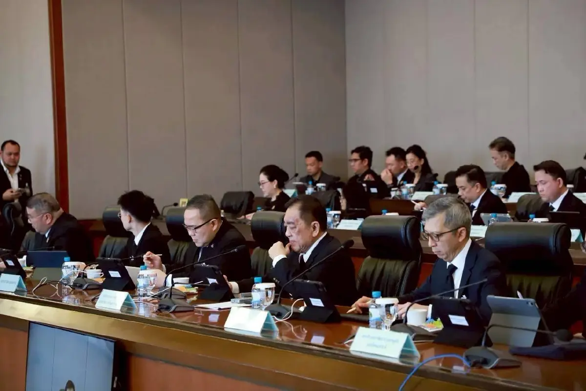 "หอการค้าไทย"ยื่น "สมุดปกขาว 2568" เสนอรัฐบาลปลดล็อกเศรษฐกิจ 5 มิติ