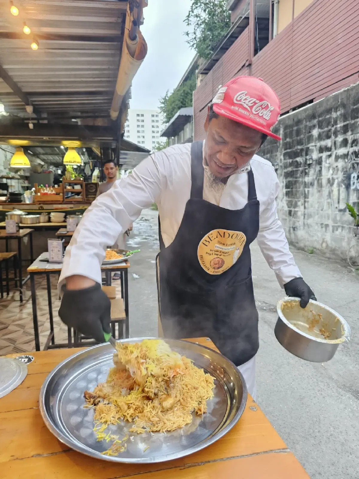 ‘ข้าวหมกอาหรับคว่ำหม้อ’ อร่อย ไร้เทียมทานใน ‘ย่านพัฒนาการ 40’