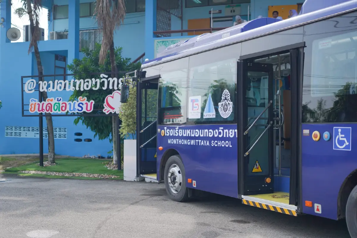 TSB ส่งมอบรถสานฝัน EV Bus สานฝันให้ 'หมอนทองวิทยา'