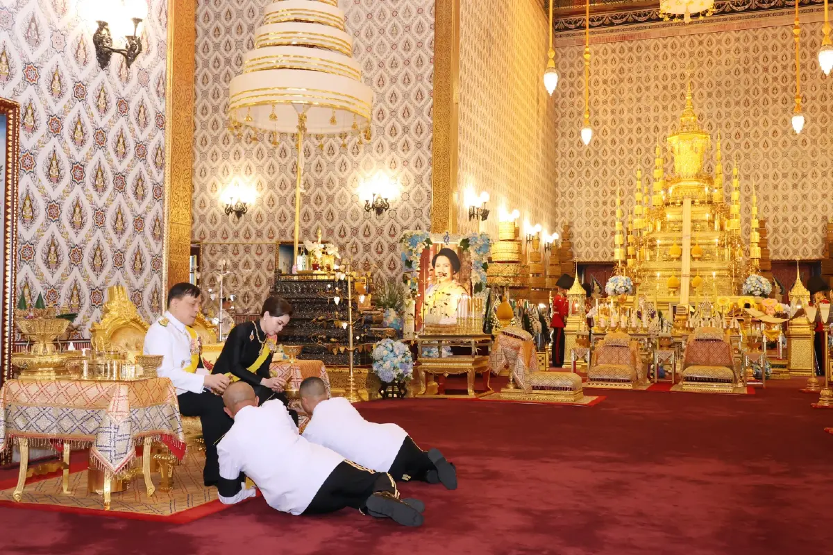 ในหลวง พระราชินี ทรงบำเพ็ญพระราชกุศลปัณรสมวาร 15 วัน ถวายพระบรมศพ พระพันปีหลวง