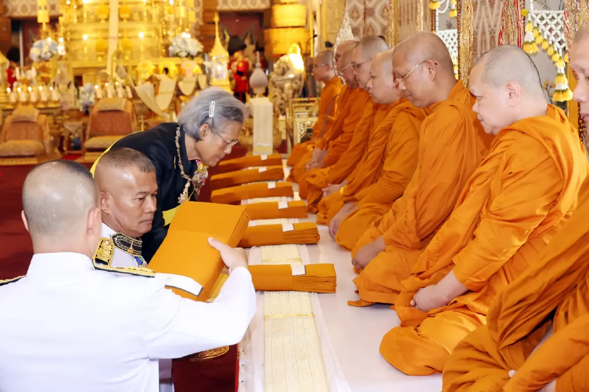 ในหลวง พระราชินี ทรงบำเพ็ญพระราชกุศลปัณรสมวาร 15 วัน ถวายพระบรมศพ พระพันปีหลวง