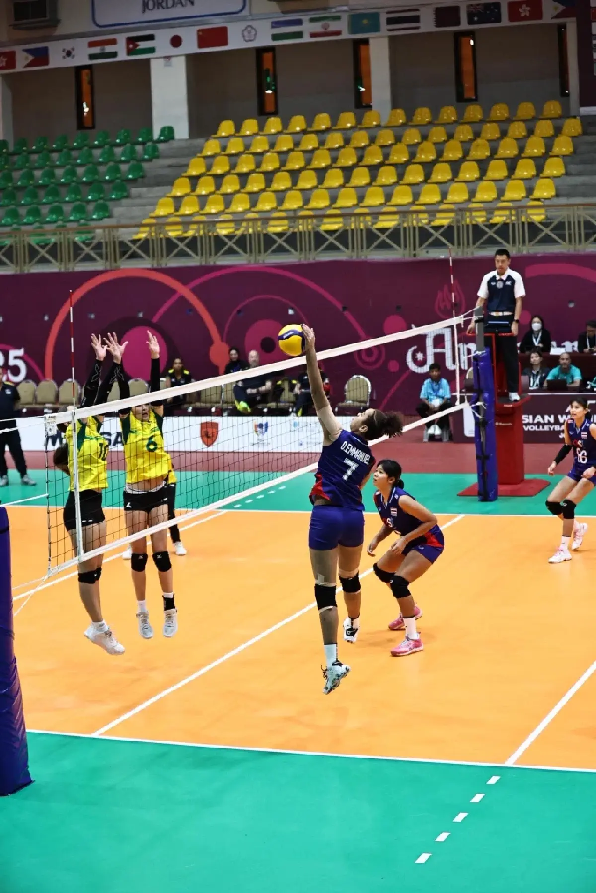 LIVE ถ่ายทอดสดวอลเลย์บอลหญิง ทีมชาติไทย พบ ญี่ปุ่น ชิงแชมป์เอเชีย 2025