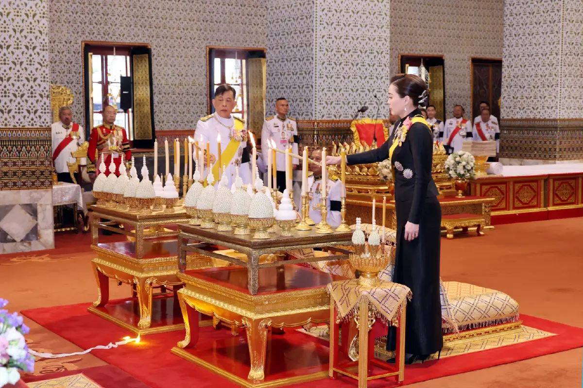 ในหลวง-พระราชินี ทรงบำเพ็ญพระราชกุศลวันคล้ายวันสวรรคต รัชกาลที่ 6 ครบ 100 ปี