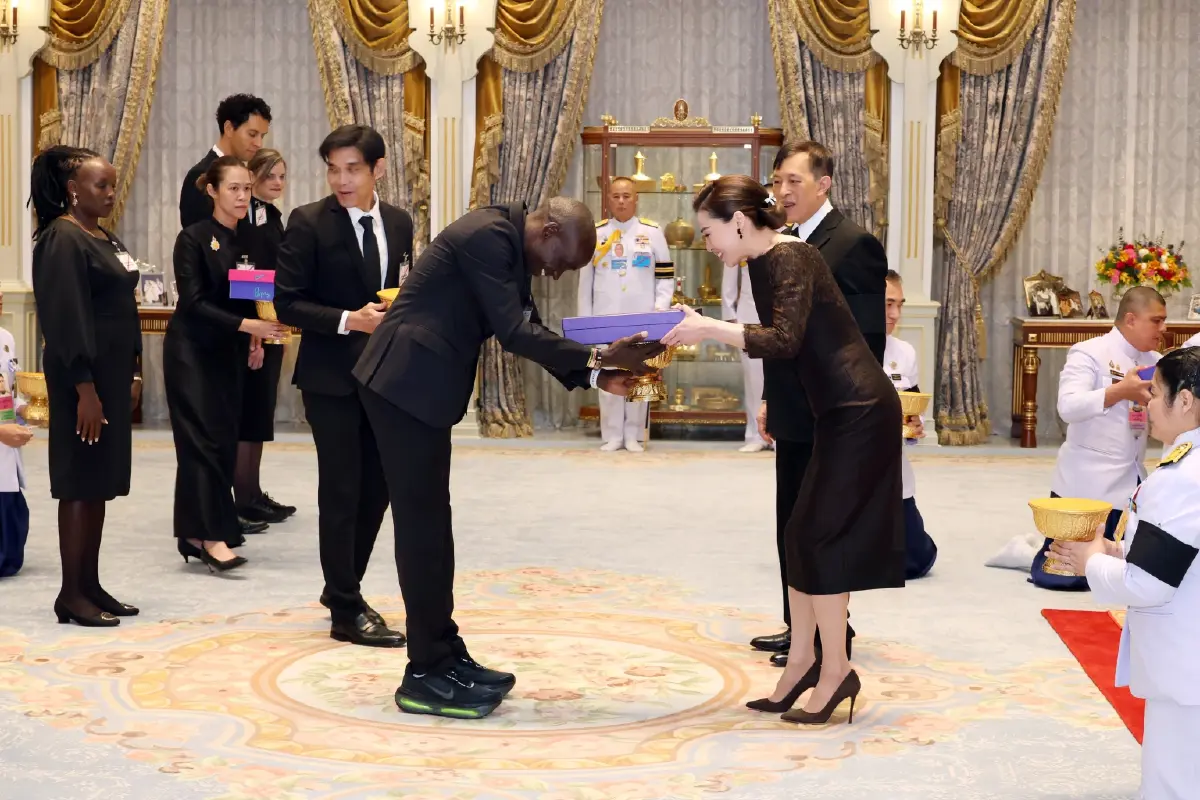 ในหลวง-พระราชินี พระราชทานพระบรมราชวโรกาสให้ คิปโชเก้ นักวิ่งชาวเคนยา เฝ้าฯ