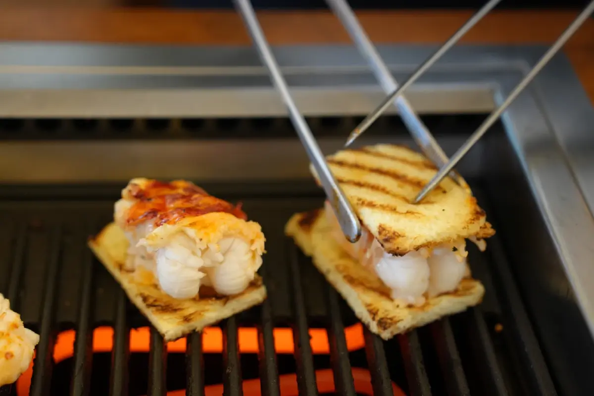 รีวิว 'KAYAKI' ร้านที่ใช้เปลวไฟเนรมิตศิลปะแห่งการย่างปลา