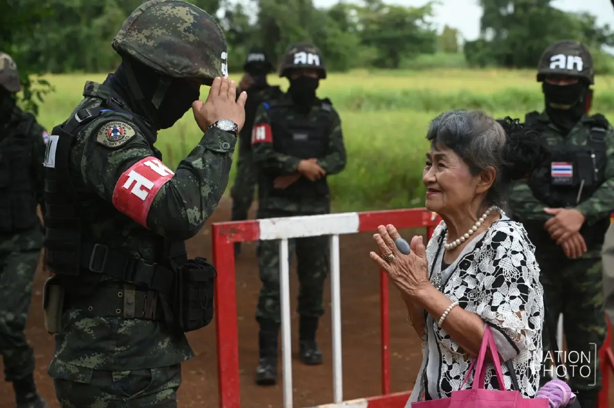 'พื้นที่นี้คือของคนไทย' คปท. ลงพื้นที่หนองจาน ให้กำลังใจเจ้าหน้าที่