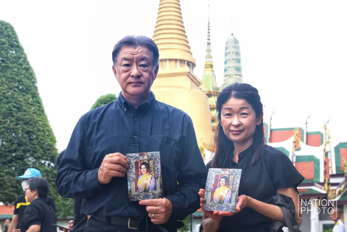 ประชาชน ดาราดัง เข้าถวายสักการะพระฉายาลักษณ์ สมเด็จพระพันปีหลวง