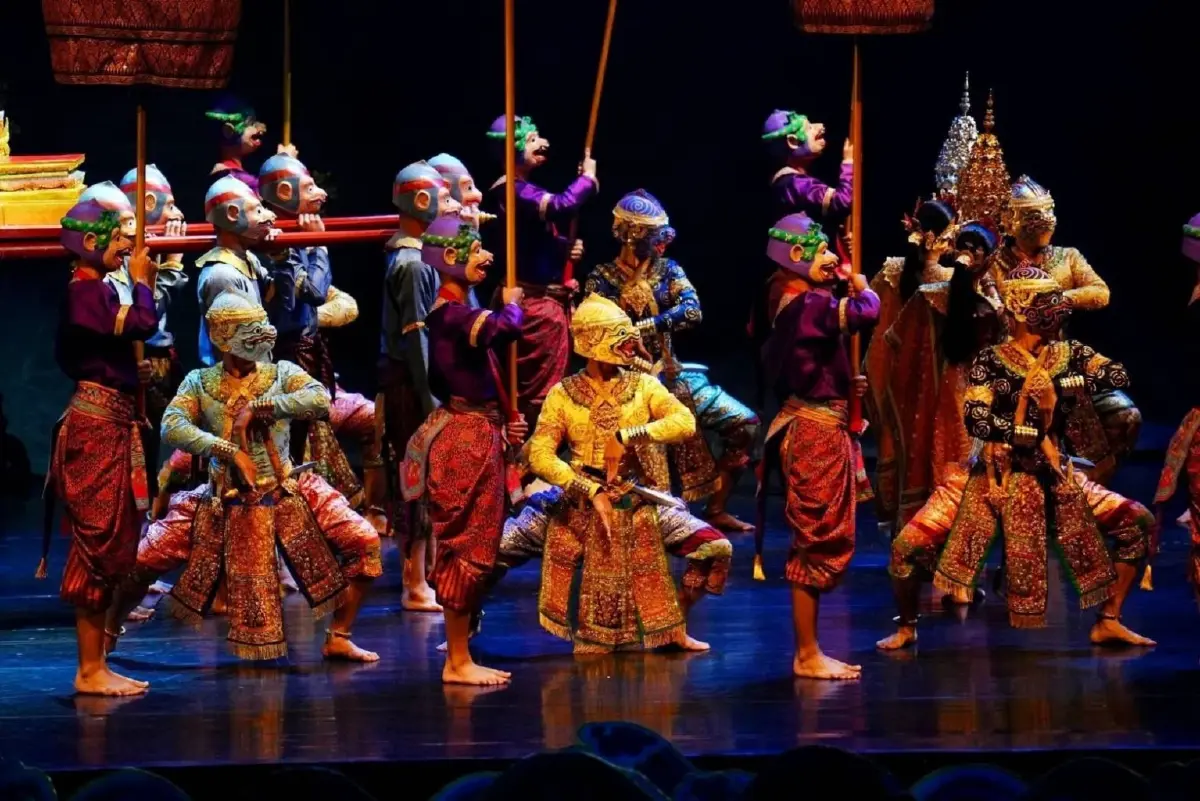 ในหลวง-พระราชินี ทอดพระเนตร การแสดงโขนเรื่อง รามเกียรติ์ ตอน 'สัตยาพาลี' รอบปฐมทัศน์